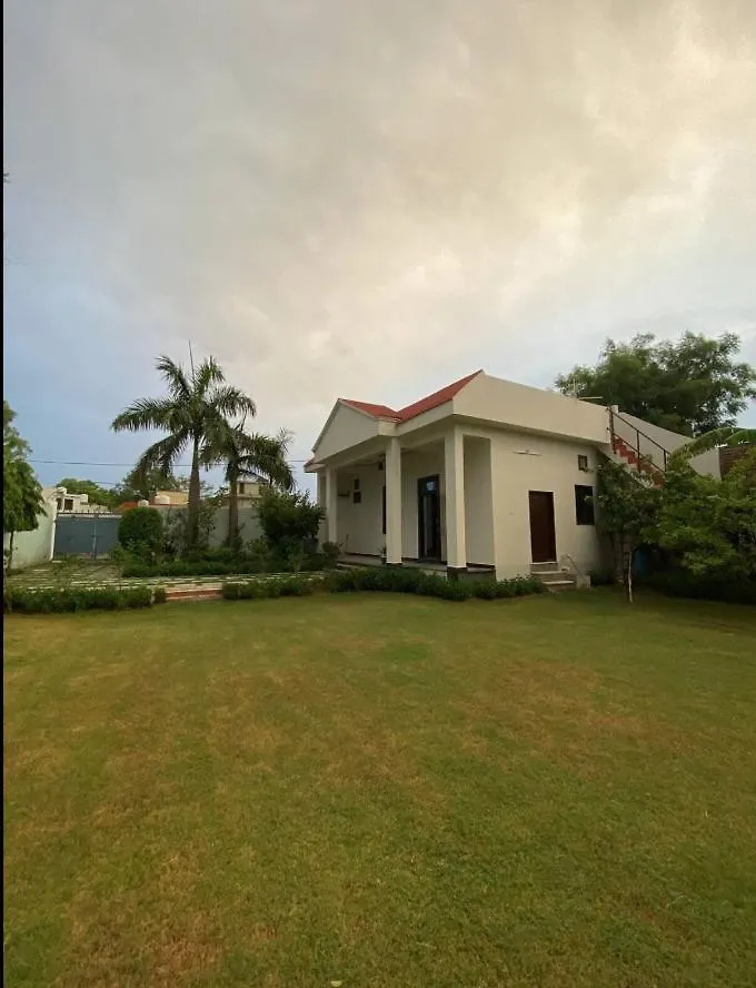 Chalet Serene Farmhouse Escape In Agra Agra